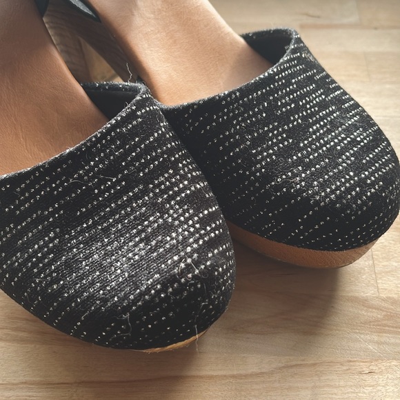 Metallic thread clog - Picture 2 of 3